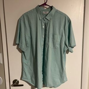 Men’s old navy button down Xl.